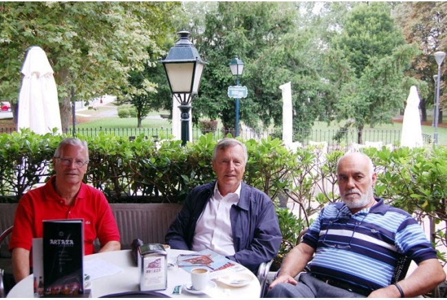 Imagen 1 de Café para tres en Getxo (Bizkaia)
