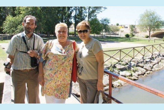 Máximo, Maite (esposa de Juan Molina) y Pilar (esposa de Paco Cantero) en Milagros (Burgos)<br />